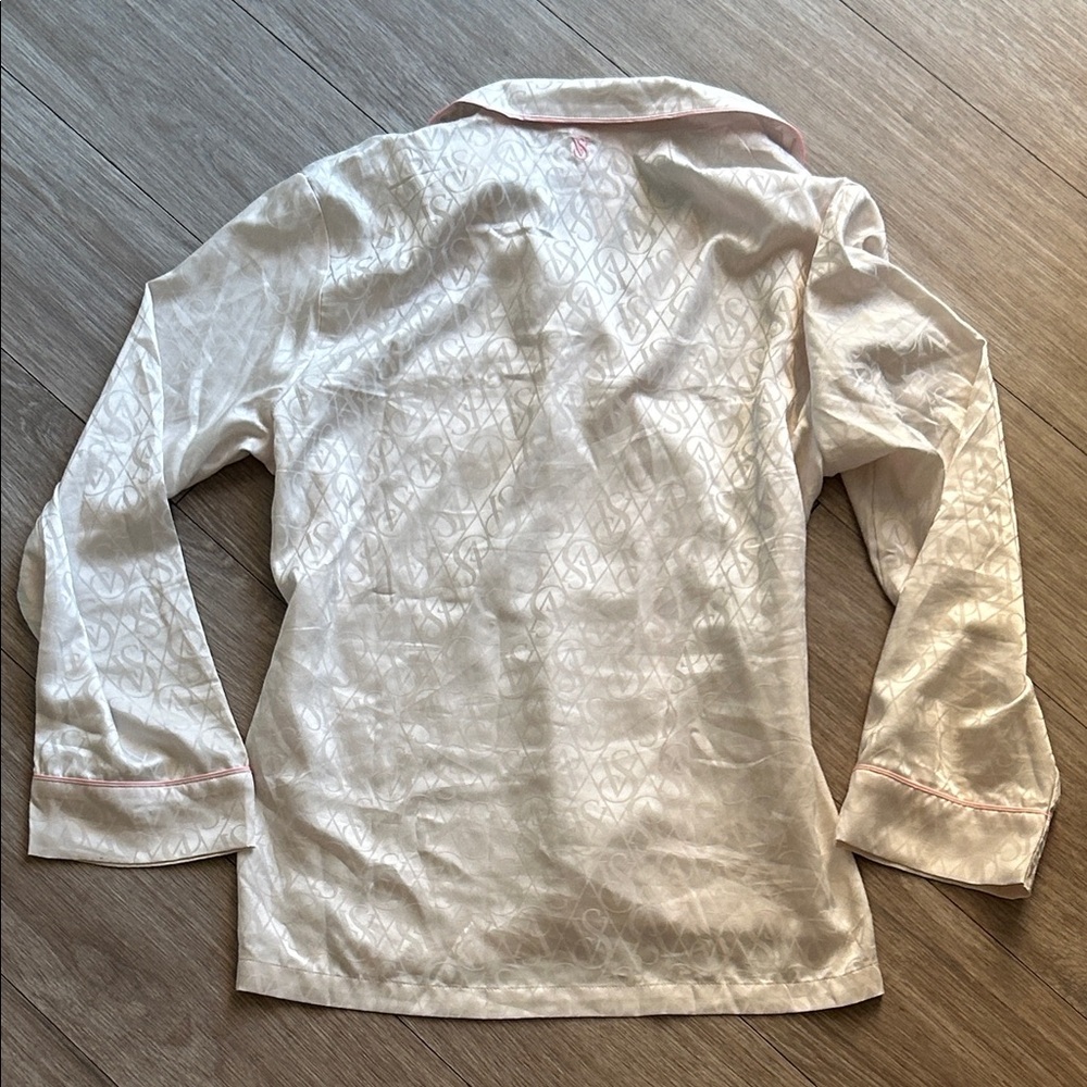 NWT Victoria’s Secret Cream and Pink Signature Pajama Set - Picture 9 of 13